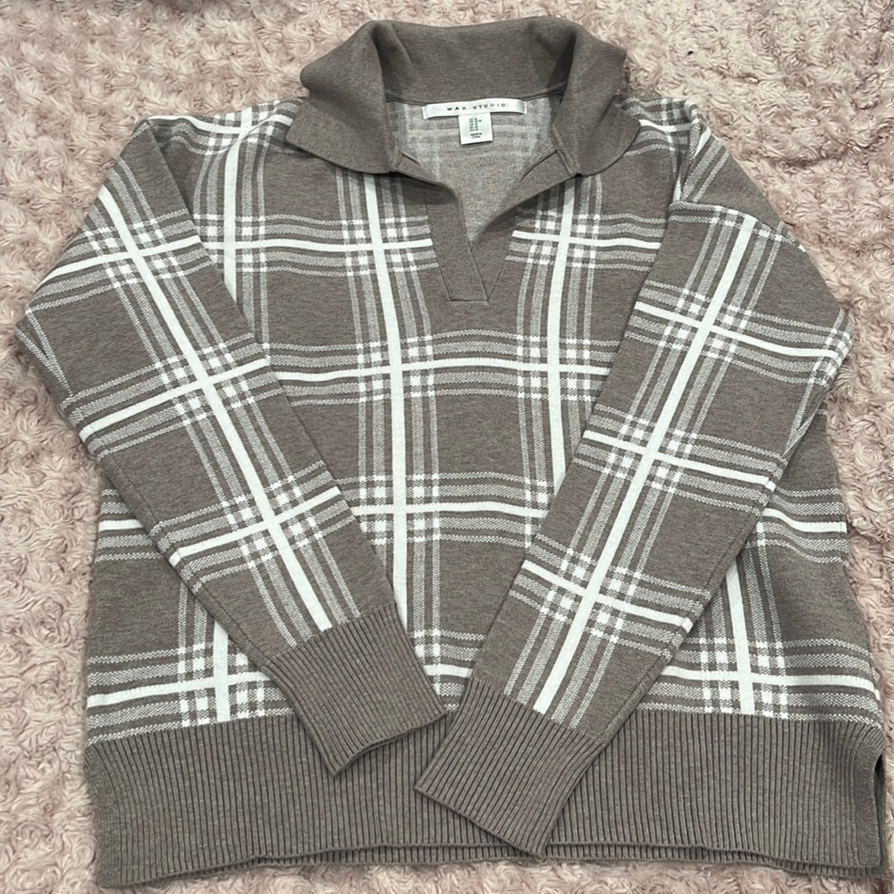 Collard plaid sweater